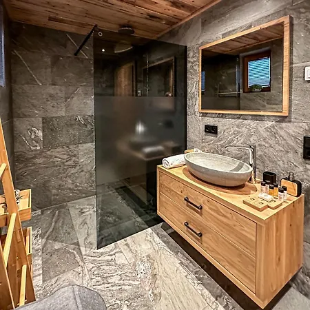 Grandview Collection Luxus-wohnung In By Interhome * カプルーン