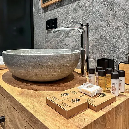 Grandview Collection Luxus-wohnung In By Interhome * カプルーン