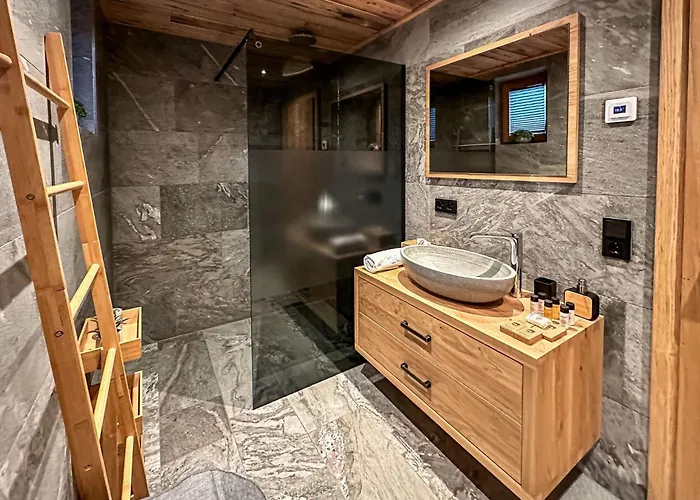 Grandview Collection Luxus-wohnung In By Interhome * カプルーン